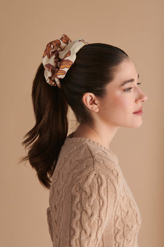 Jennifer Scrunchie (Oak Ivory)